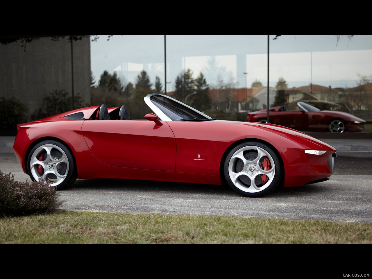 2010 Alfa Romeo 2uettottanta by Pininfarina  - Side View Photo, 1280x960, #9 of 16