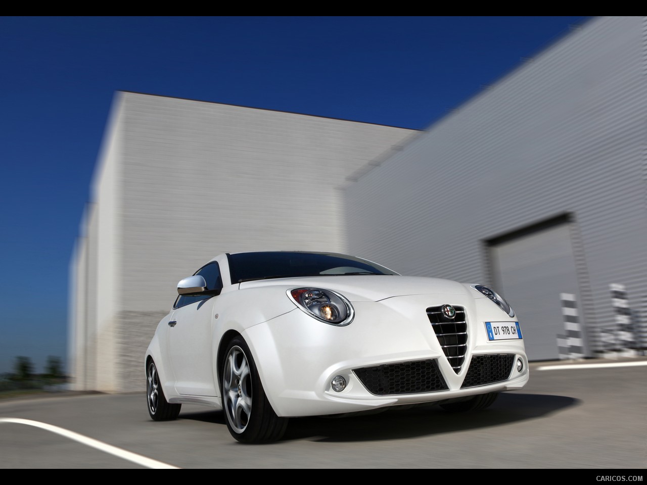 2010 Alfa Romeo MiTo 1.4 MultiAir  - Front Right Quarter View Photo, 1280x960, #9 of 23
