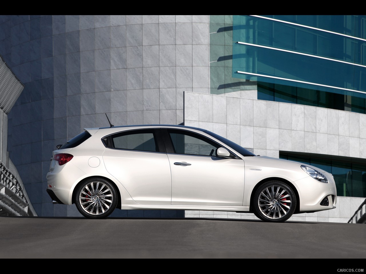2011 Alfa Romeo Giulietta  - Side View, 1280x960, #15 of 48