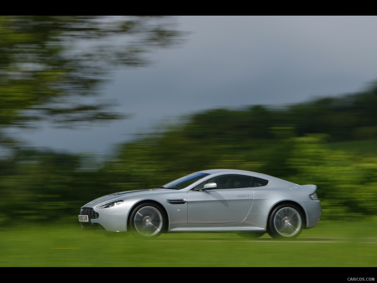 Aston Martin V12 Vantage (2010)  - Side, 1280x960, #15 of 77
