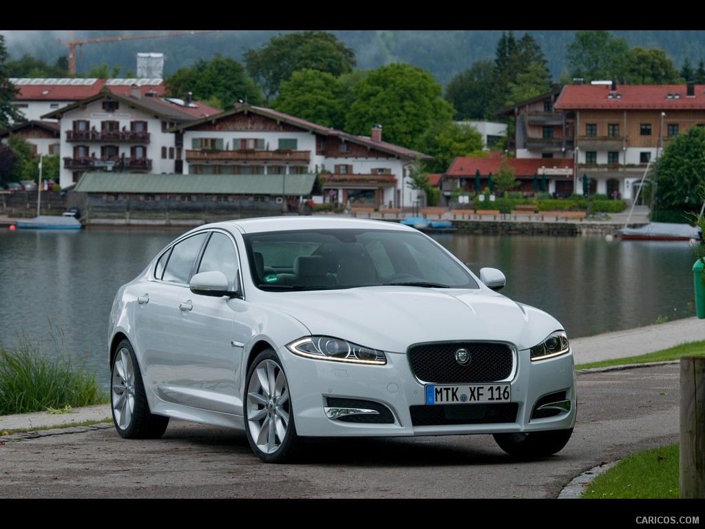Jaguar XJ Wallpaper 