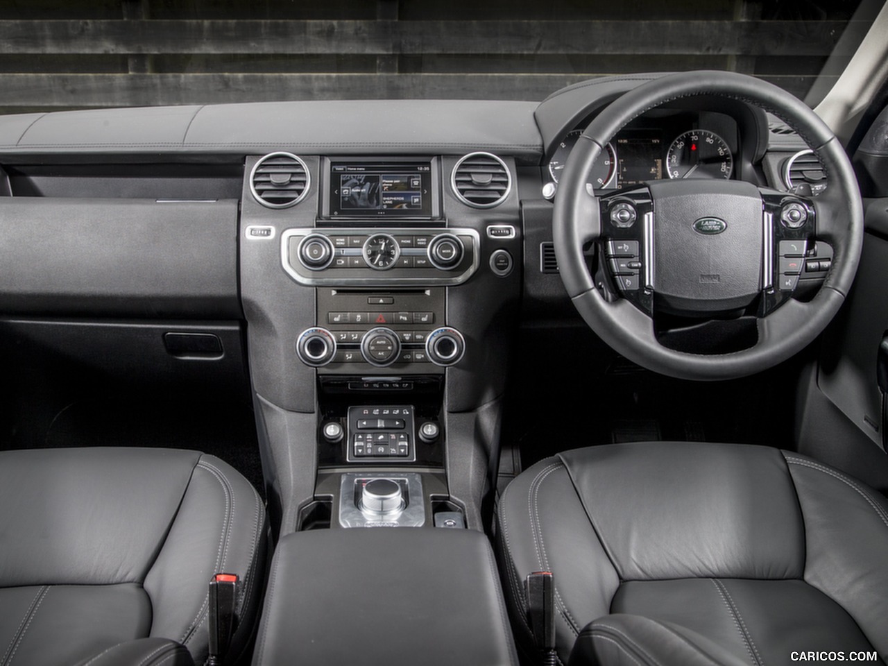 2016 Land Rover Discovery Landmark Interior Cockpit