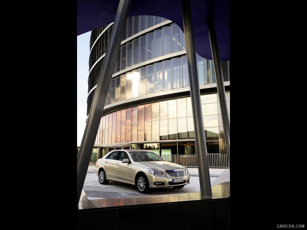 Mercedes-Benz E-Class Sedan Wallpaper 