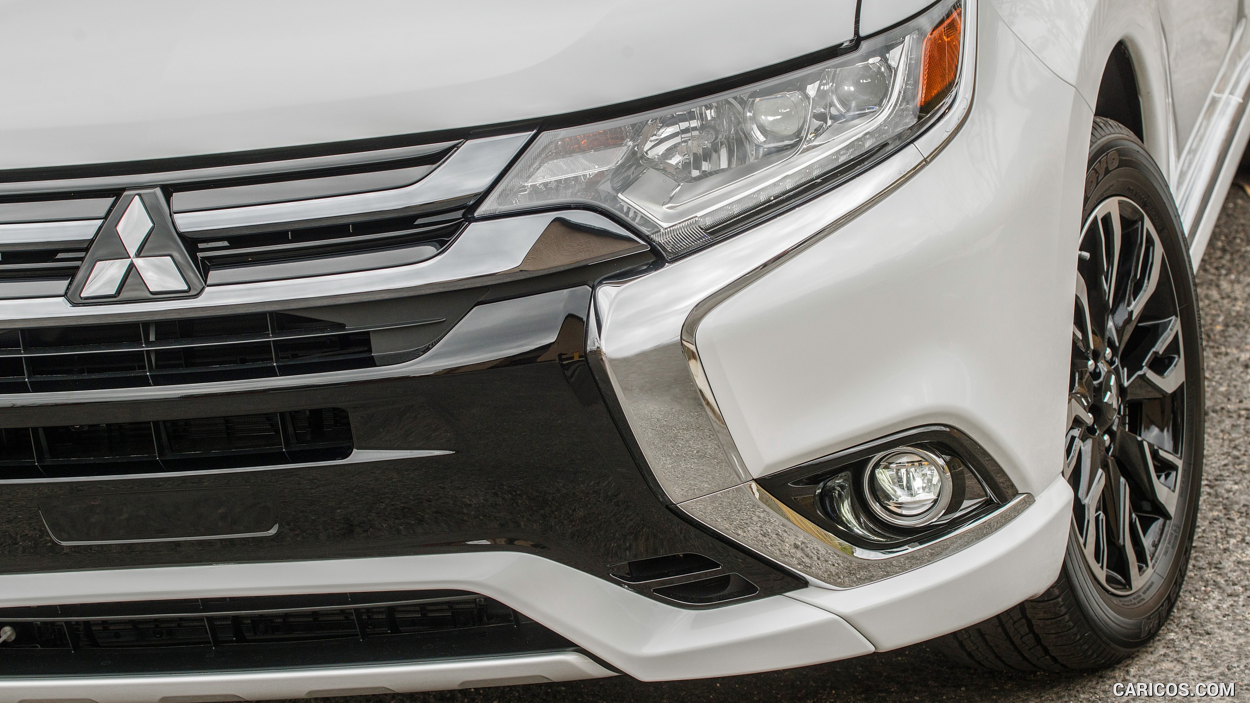 2017 Mitsubishi Outlander PlugIn Hybrid EV Front Bumper HD