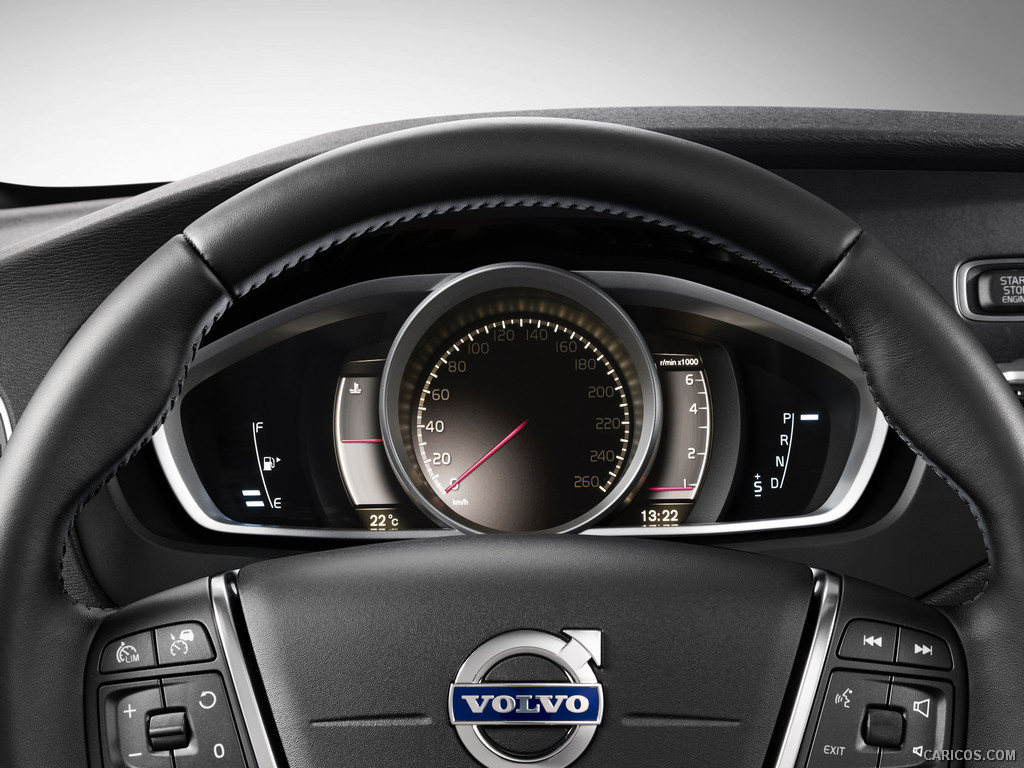 2013_volvo_v40_cross_country_27_1024x768