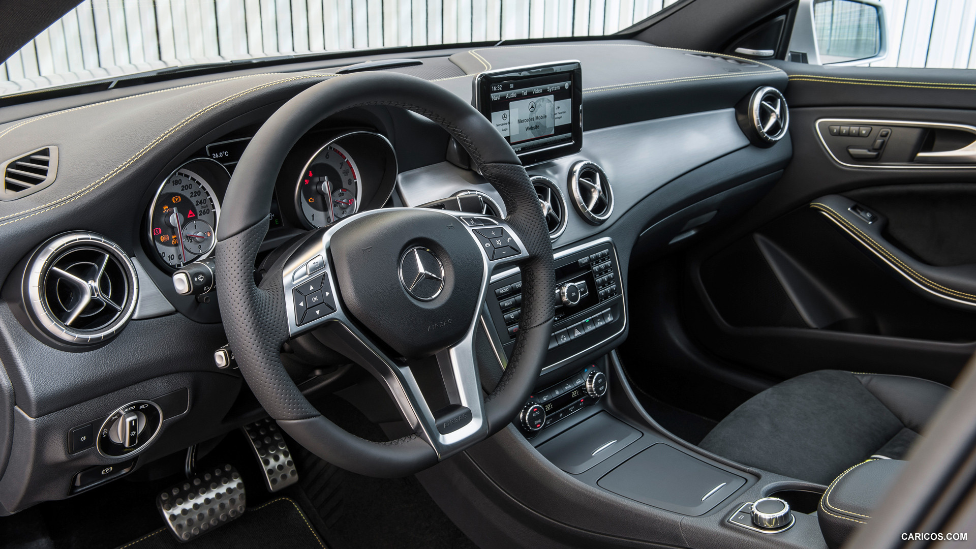 2014 Mercedes-Benz CLA-Class CLA 250 Edition 1 - Interior | Caricos