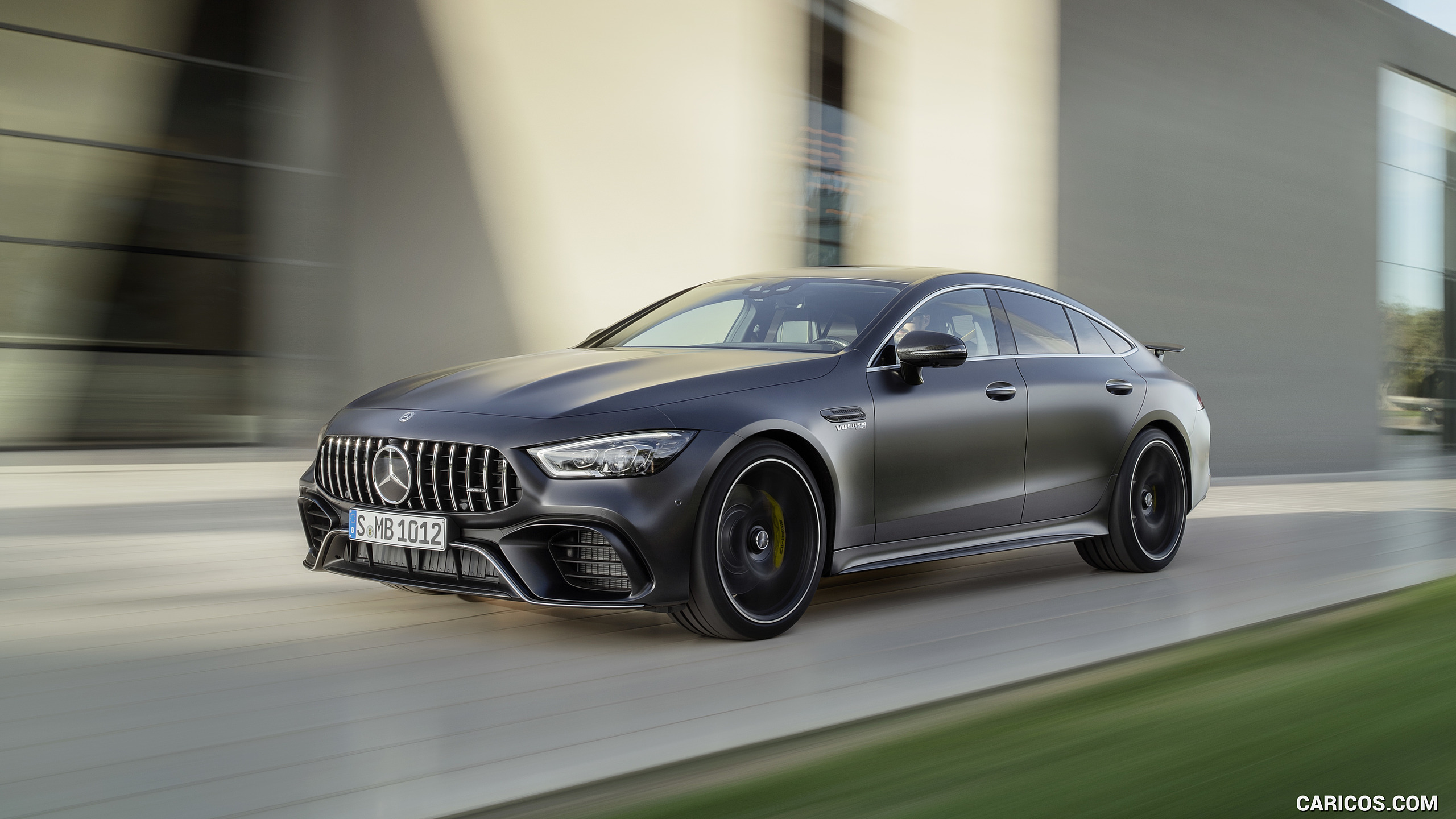 19 Mercedes Amg Gt 63 S 4matic 4 Door Coupe Color Graphite Grey Magno Front Three Quarter Caricos