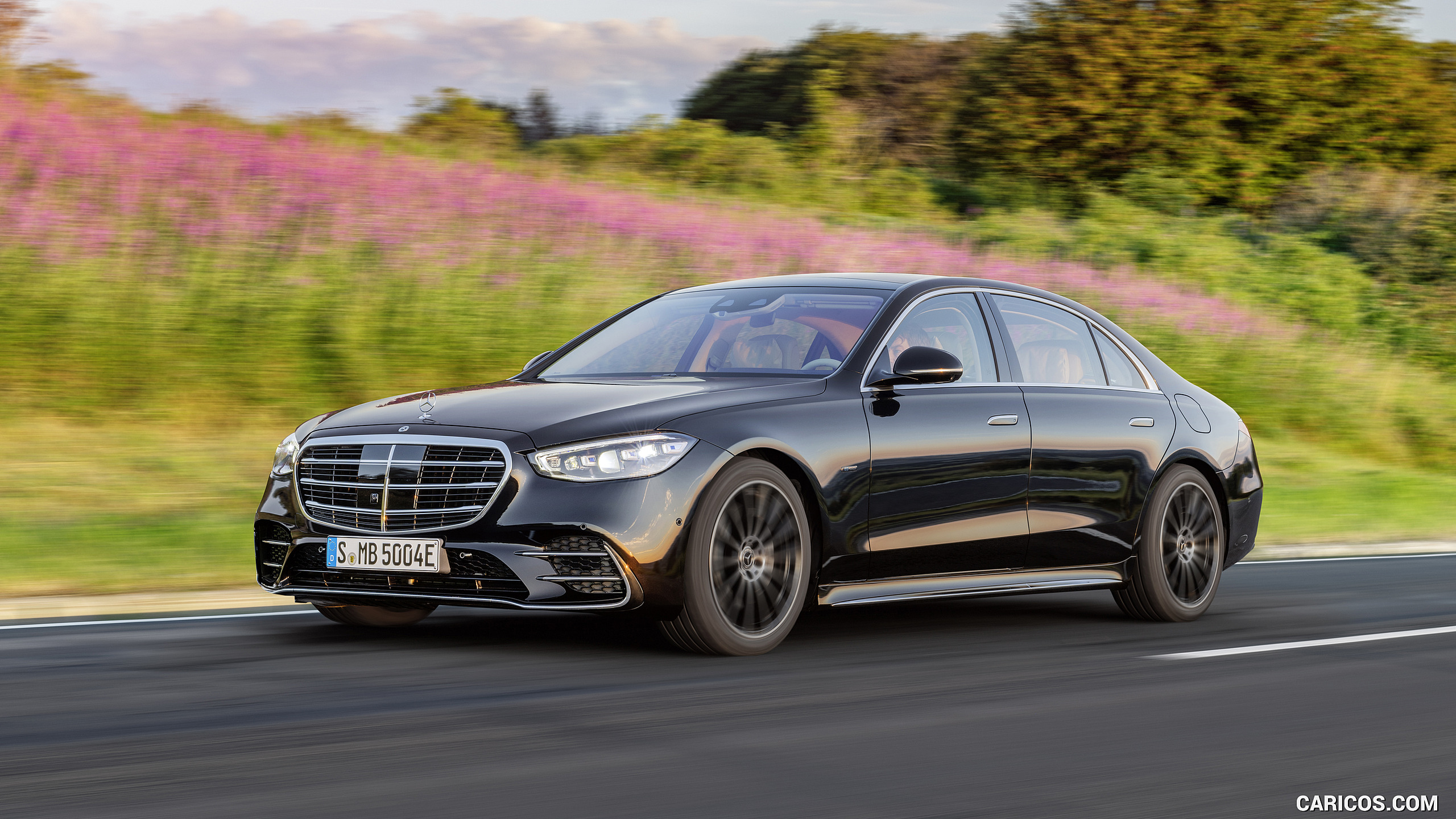 2021 Mercedes-Benz S-Class Plug-in-Hybrid (Color: Onyx Black) - Front Three-Quarter, #146 of 316