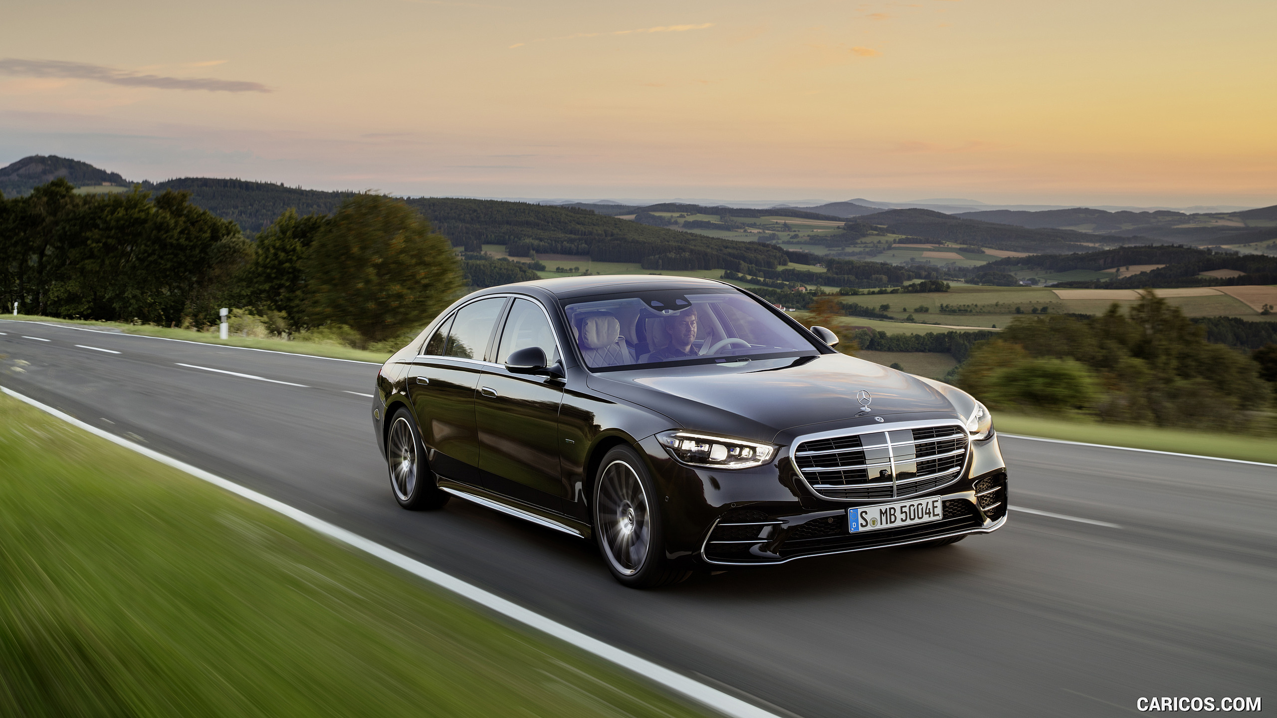 2021 Mercedes-Benz S-Class Plug-in-Hybrid (Color: Onyx Black) - Front Three-Quarter, #152 of 316