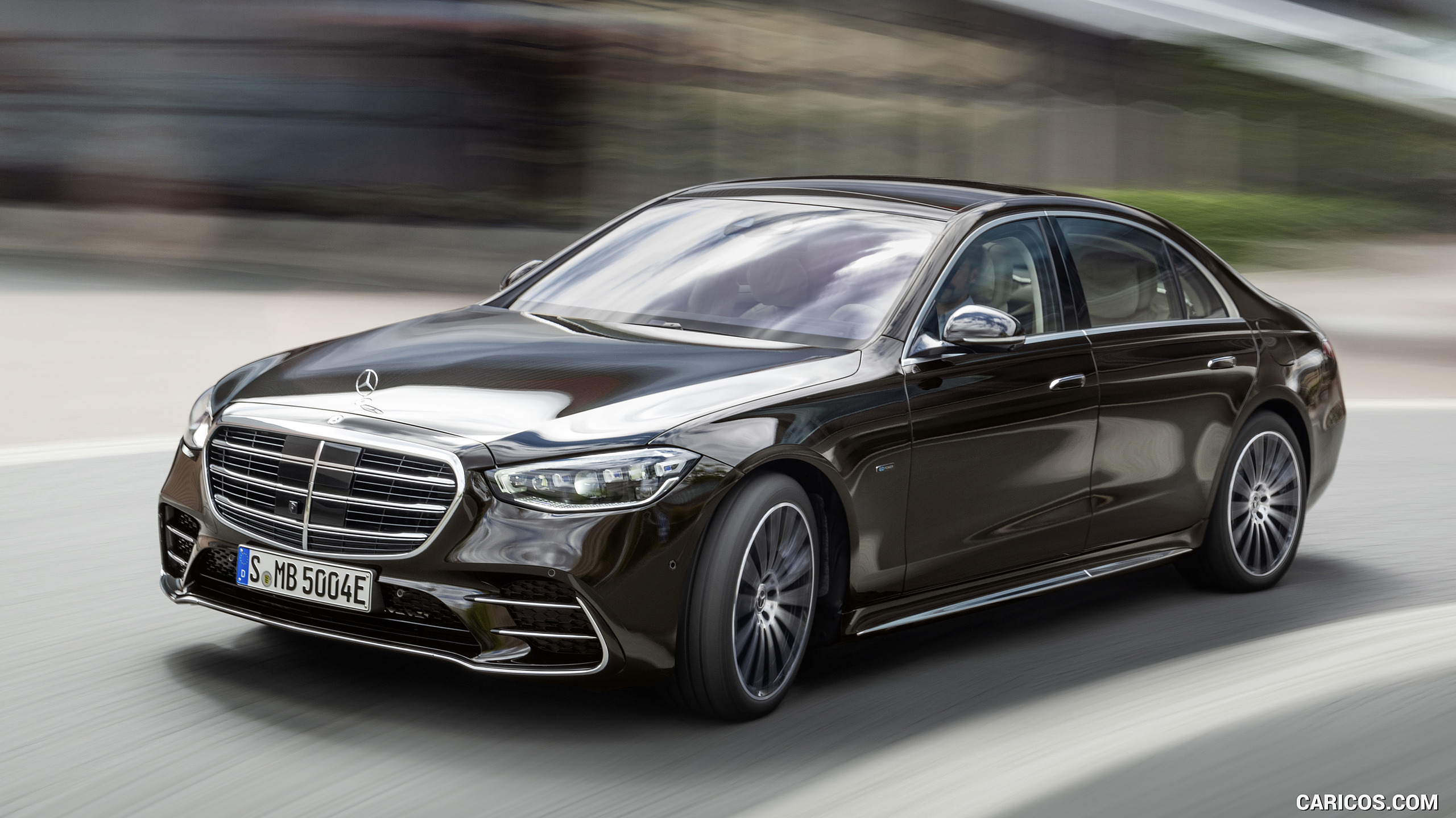 2021 Mercedes-Benz S-Class Plug-in-Hybrid (Color: Onyx Black) - Front Three-Quarter, #159 of 316